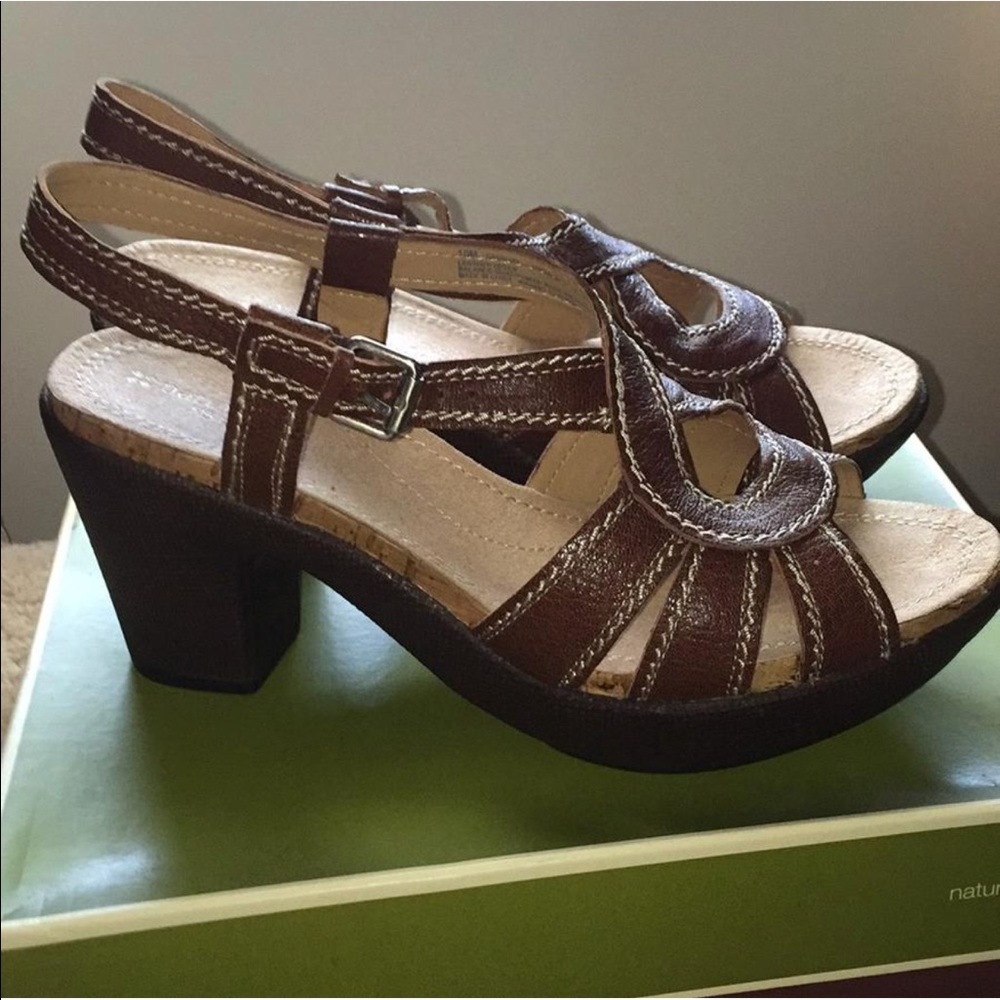 Naturalizer Chunky Heel Brown Sandals - Picture 5 of 8